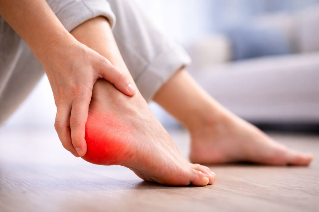 как лечить пяточную шпору в домашних условиях в Израиле: что делать в Хайфе, Крайот, Нетании и других городах, чтобы боль ушла и не вернулась